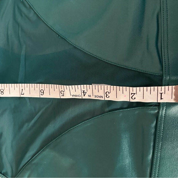 Victoria's Secret Green Sports Bra - Picture 6 of 6